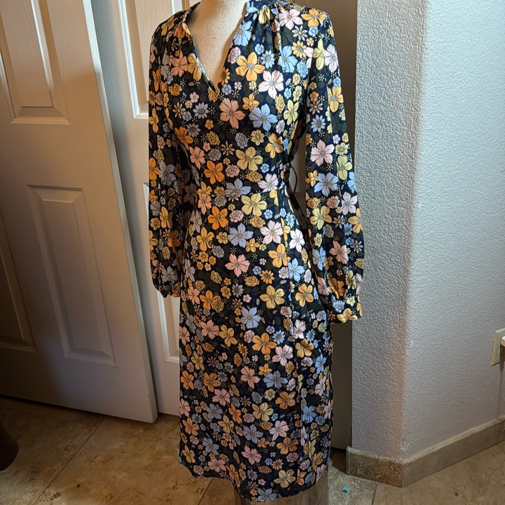 Just Fab brand , size M  Printed slit midi dress
Gently used - missing belt